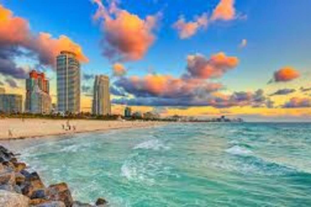 Apartment Right On The Beach! Miami Beach Eksteriør billede